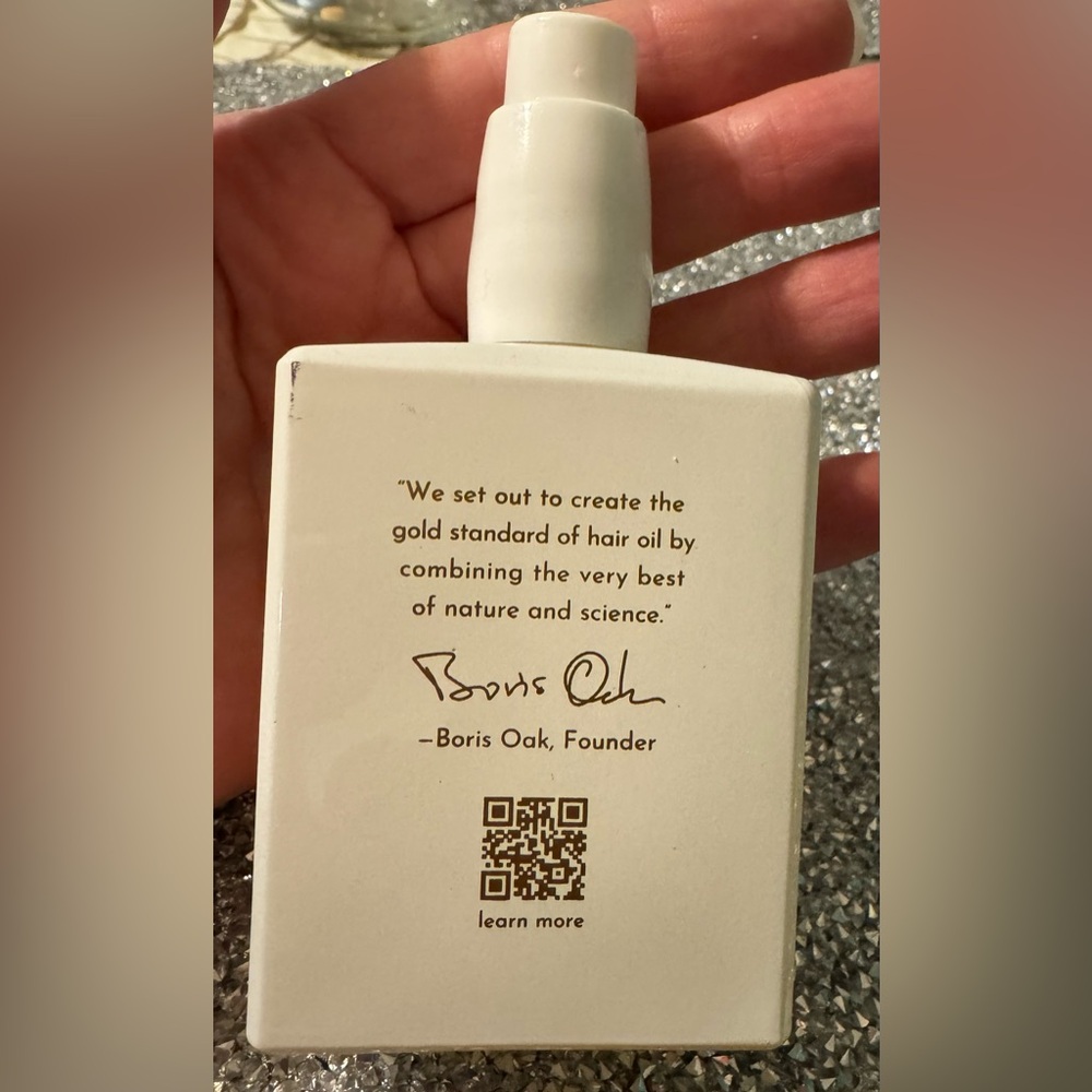 EVOLVh Glossing Hair Oil - Picture 4 of 16